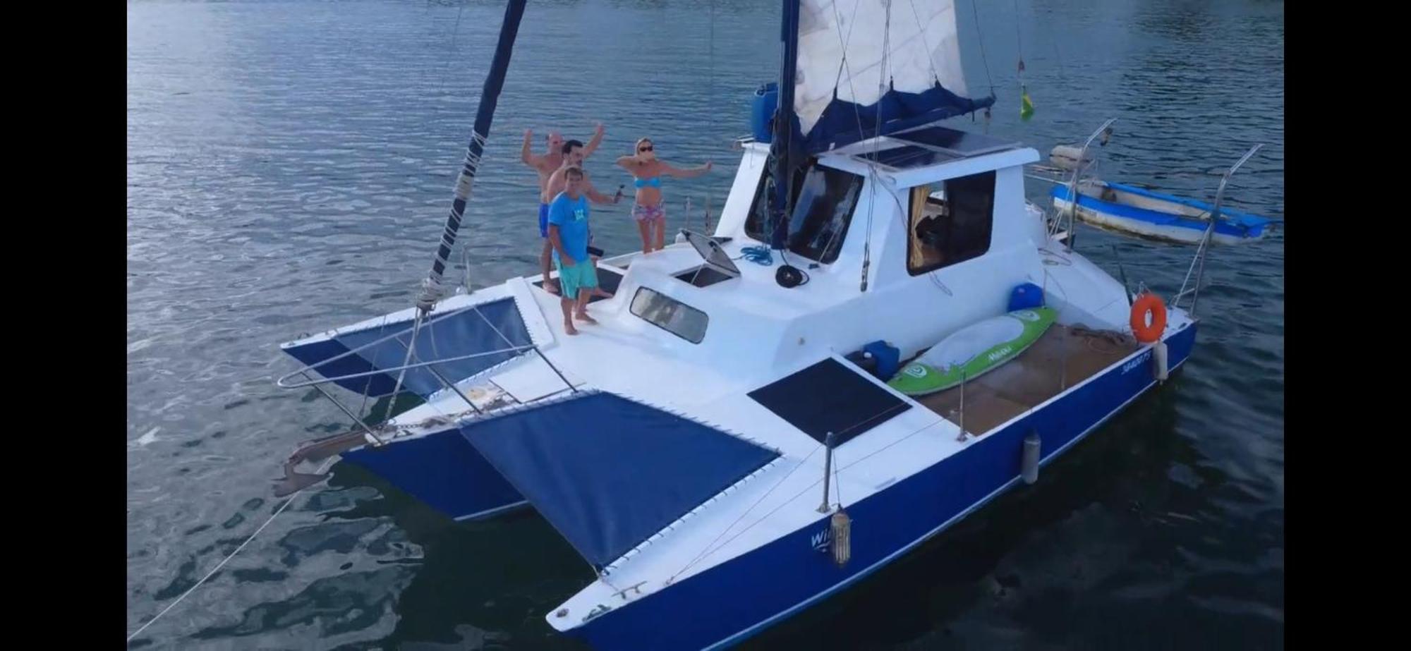 Botel Veleiro Catamara Búzios